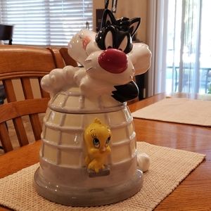 Sylvester and tweety cookie jar